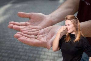 mani cattivo odore rimedio