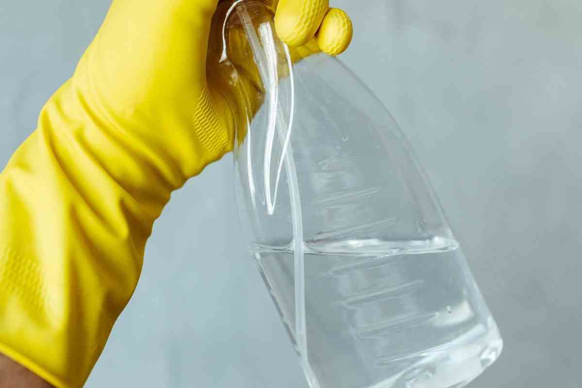 elimina le pieghe dei vestiti con questo spray