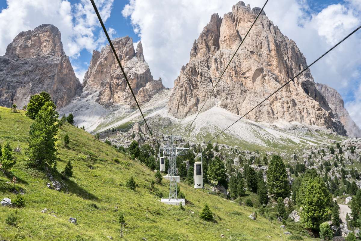 Uno scorcio del risveglio primaverile sull'Alpe di Siusi.