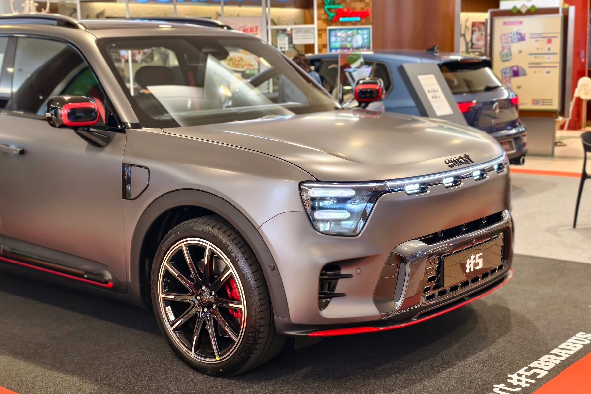 Vista laterale della nuova Smart #5 Brabus.