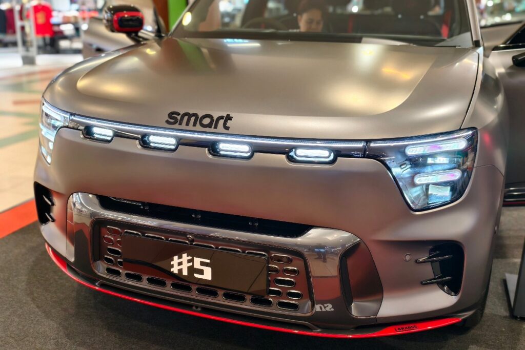 Vista frontale della nuova Smart #5 Brabus.