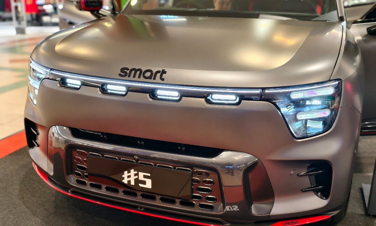 Vista frontale della nuova Smart #5 Brabus.