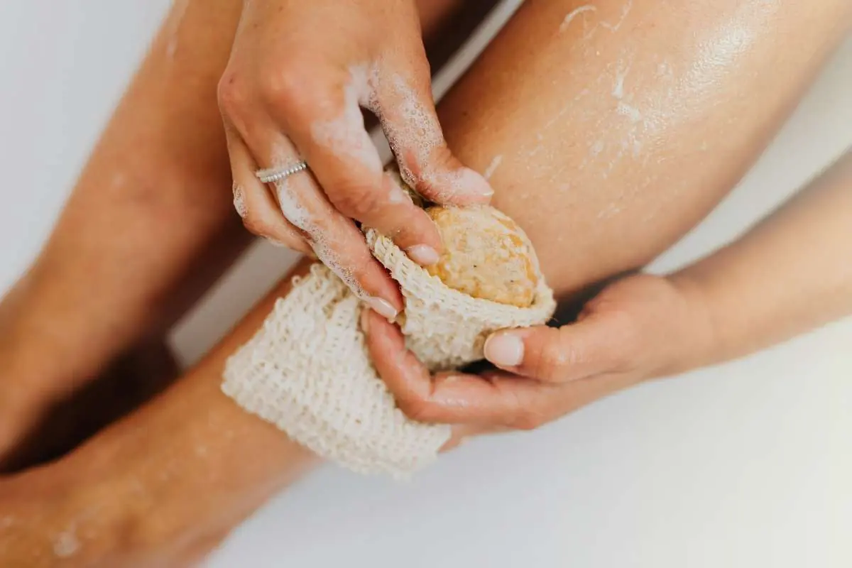 Preparar pelle al sole con scrub