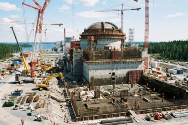 Centrale nucleare in costruzione