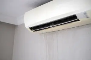 condizionatore puzza perde acqua
